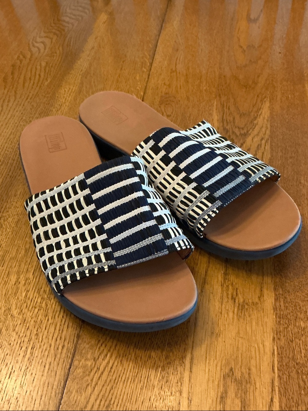 Woman’s Fitflop  navy/black/white fabric slide. Size 9. Barely worn. Comfy+cute!